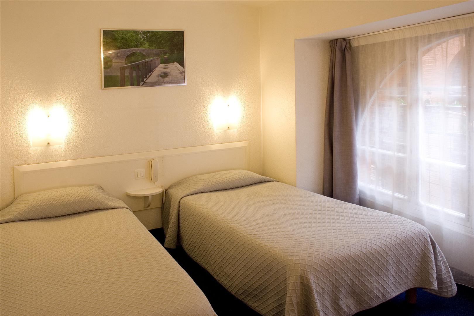 Ours Blanc - Centre 3* Toulouse
