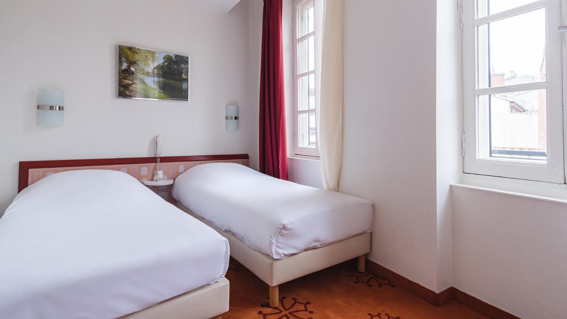Ours Blanc - Centre Hotel 3*