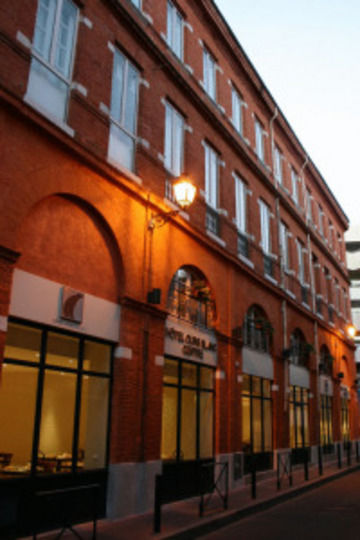 Ours Blanc - Centre 3* Toulouse